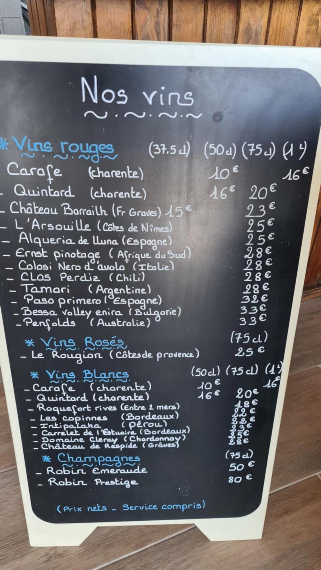 Gites De 2 A 11 Personnes Au Domaine D'Usson Echebrune Kültér fotó